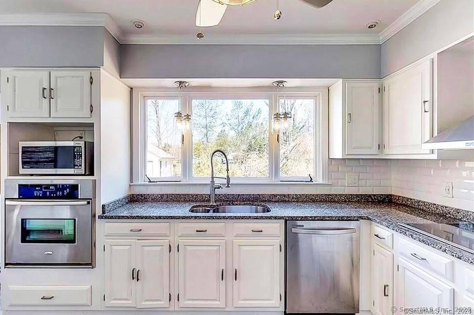 Trumbull, CT 06611,121 Lewis Road