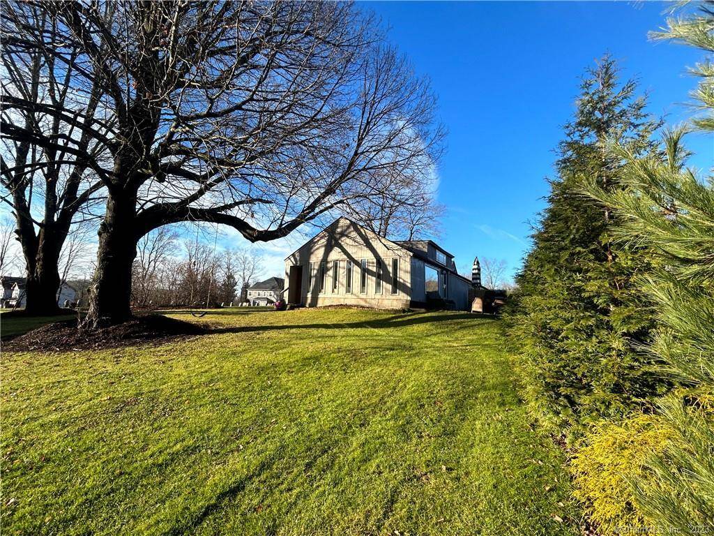 New Fairfield, CT 06812,2 Elwell Road