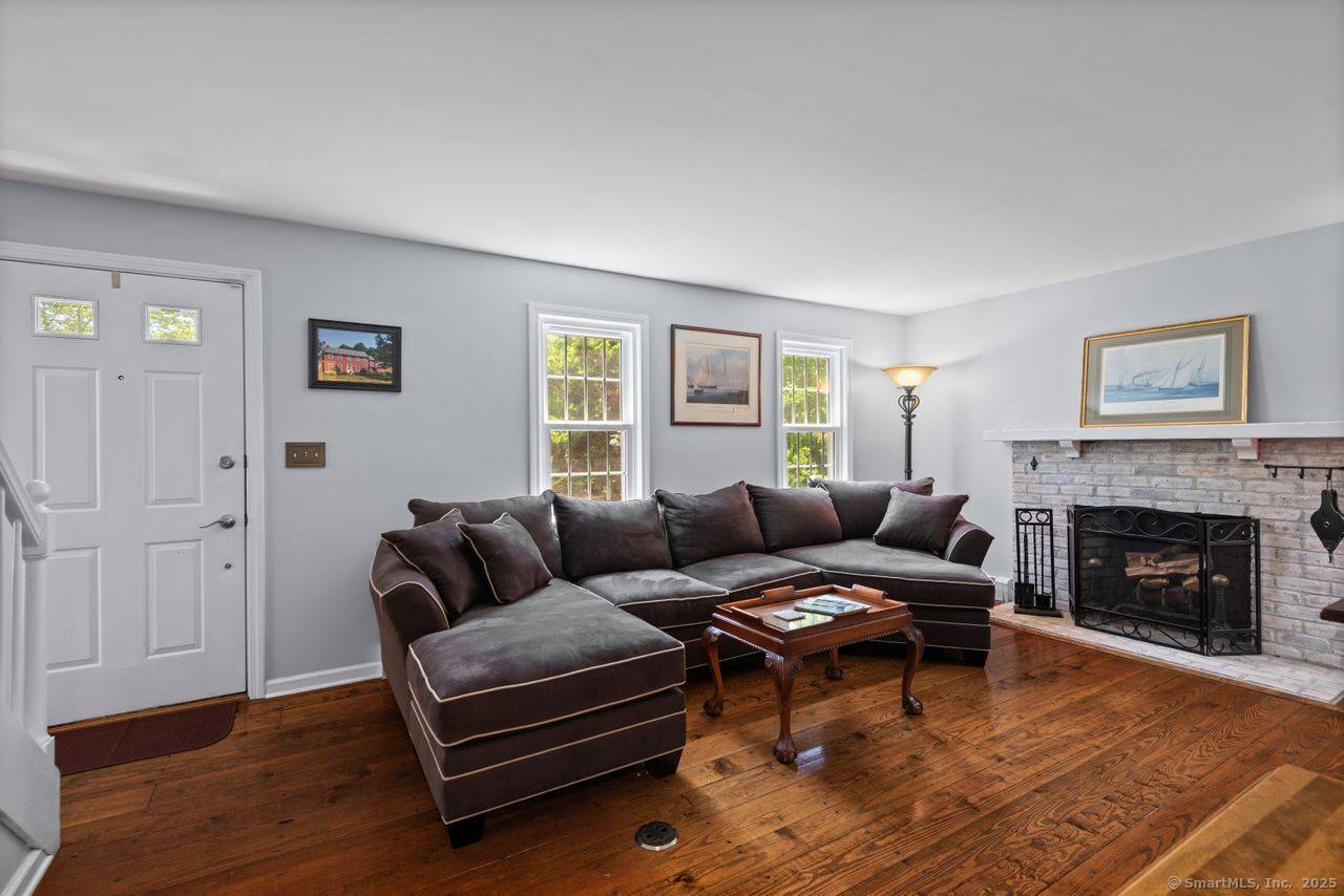 Clinton, CT 06413,3 Colonial Drive