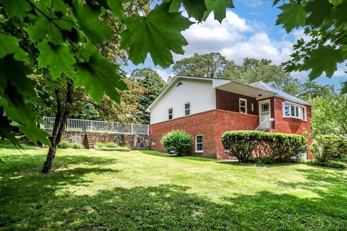 New Fairfield, CT 06812,8 Fulton Drive