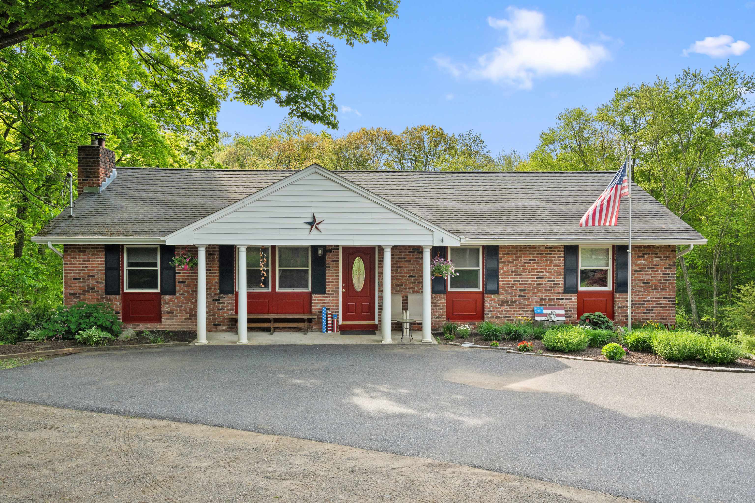 New Fairfield, CT 06812,2 Pine Hill Road