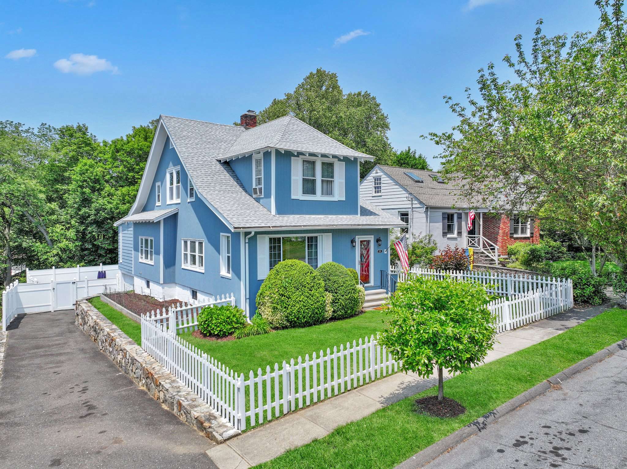 Fairfield, CT 06825,1270 Merritt Street
