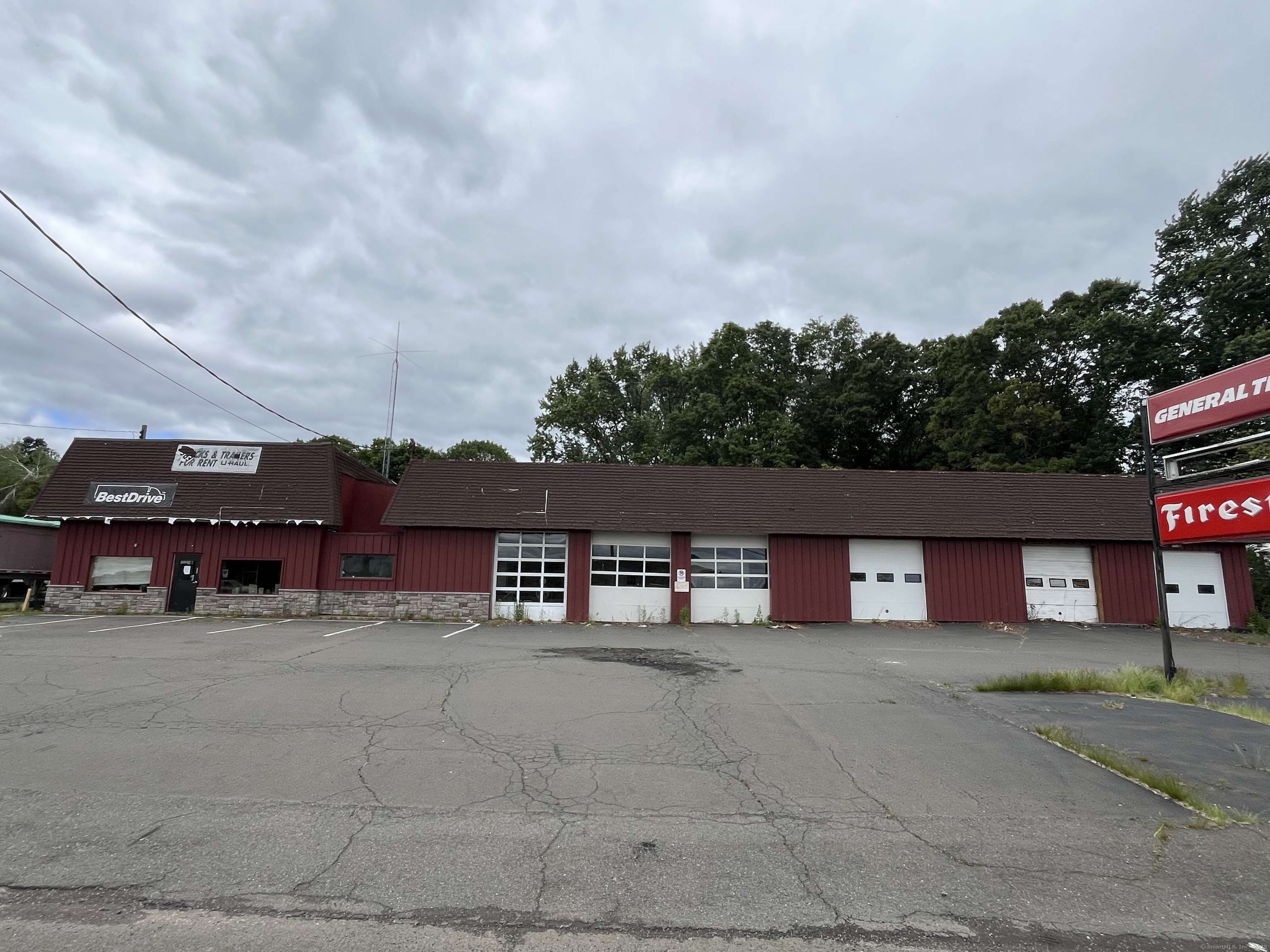 Hamden, CT 06517,2488-2490 State Street