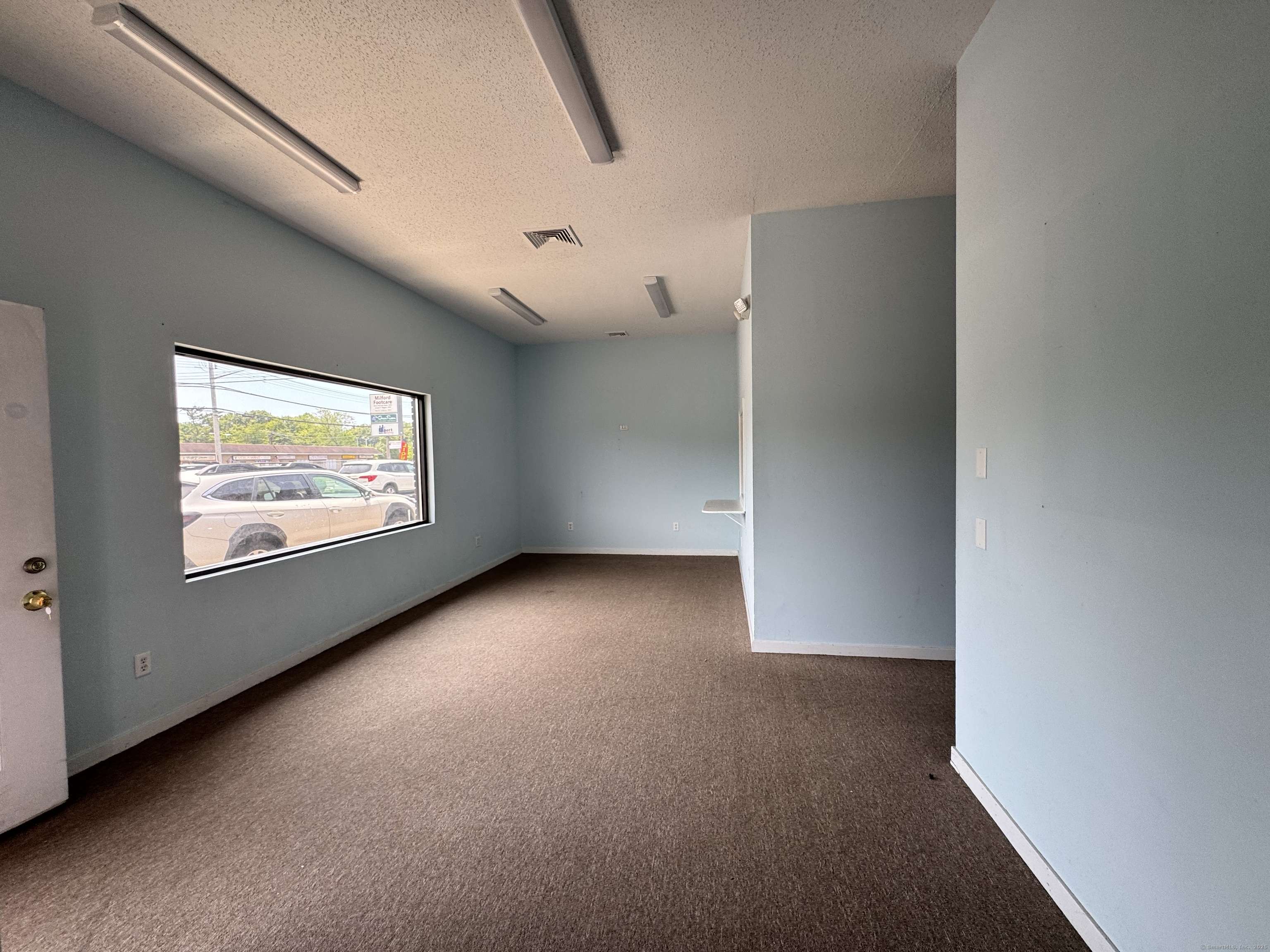 Milford, CT 06460,990 Bridgeport Avenue