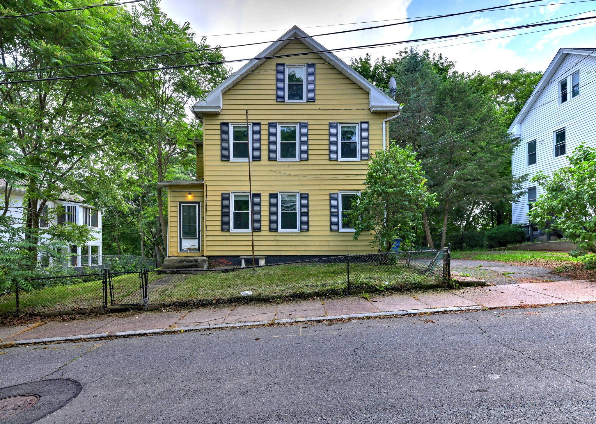 Vernon, CT 06066,9 Woodland Street