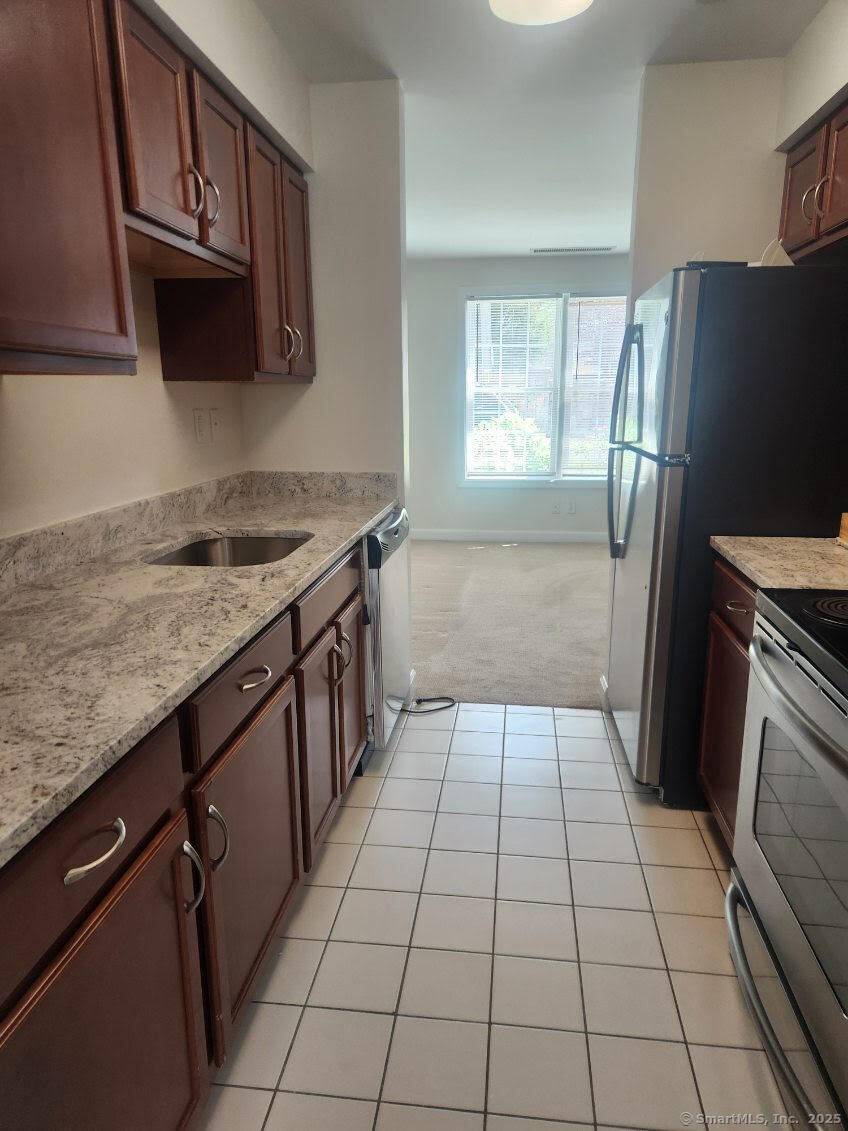 Stamford, CT 06902,39 Hazel Street