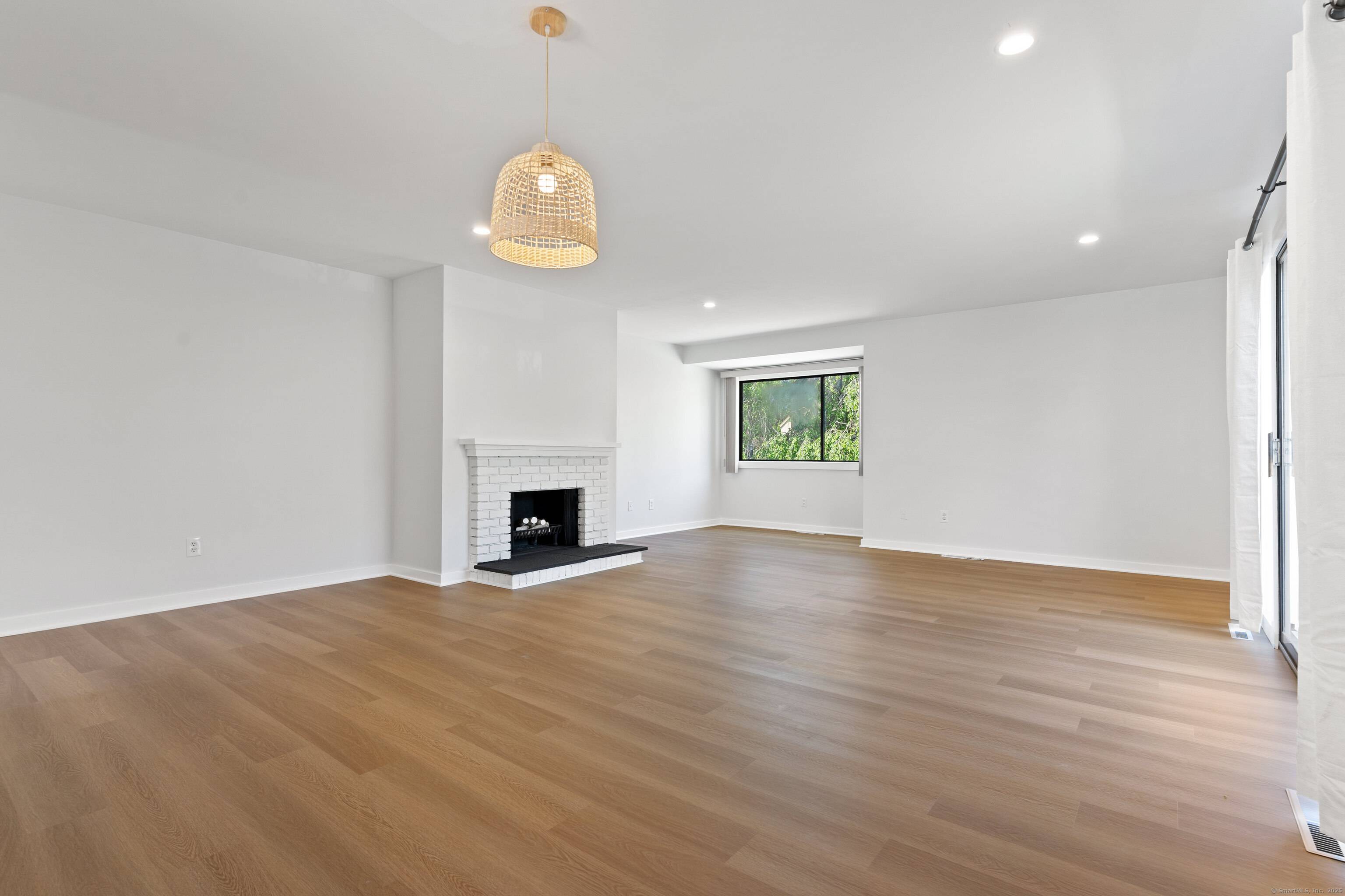 Stratford, CT 06614,156 Apache Lane #A