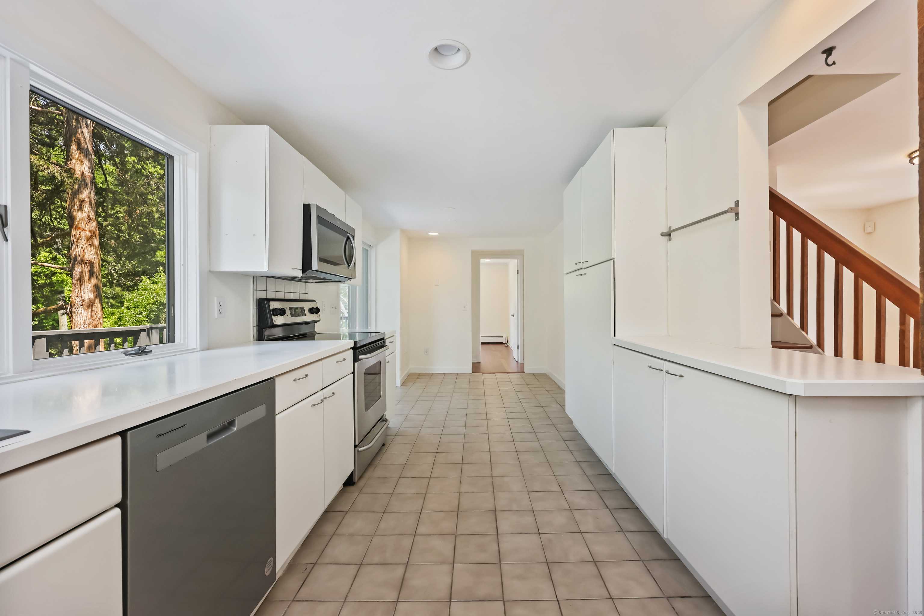 Norwalk, CT 06851,15 Grumman Avenue