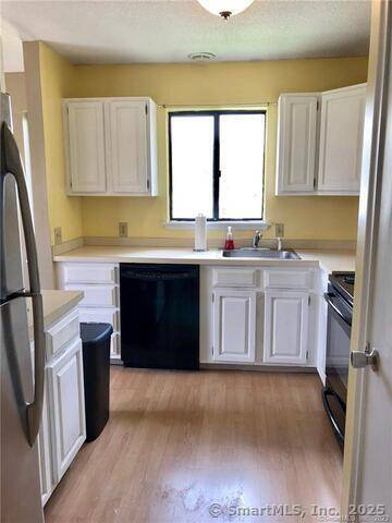 West Hartford, CT 06107,3 Burr Street #APT E