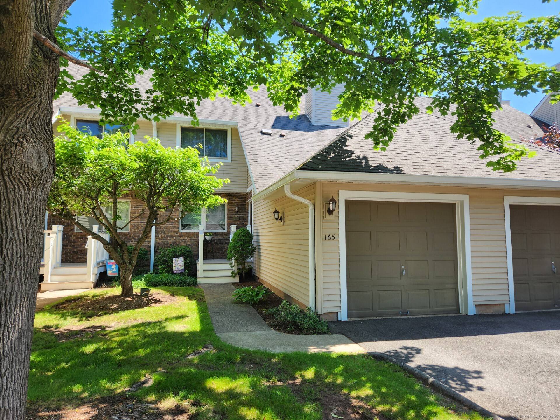 Newington, CT 06111,165 Foxboro Drive #165
