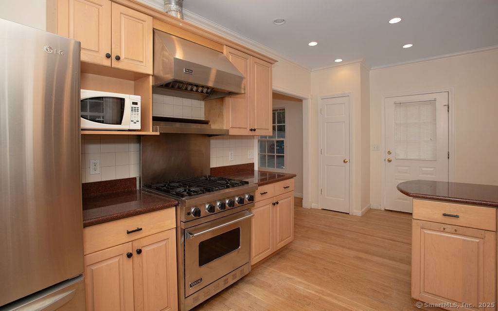 New Canaan, CT 06840,77 Grove Street #B
