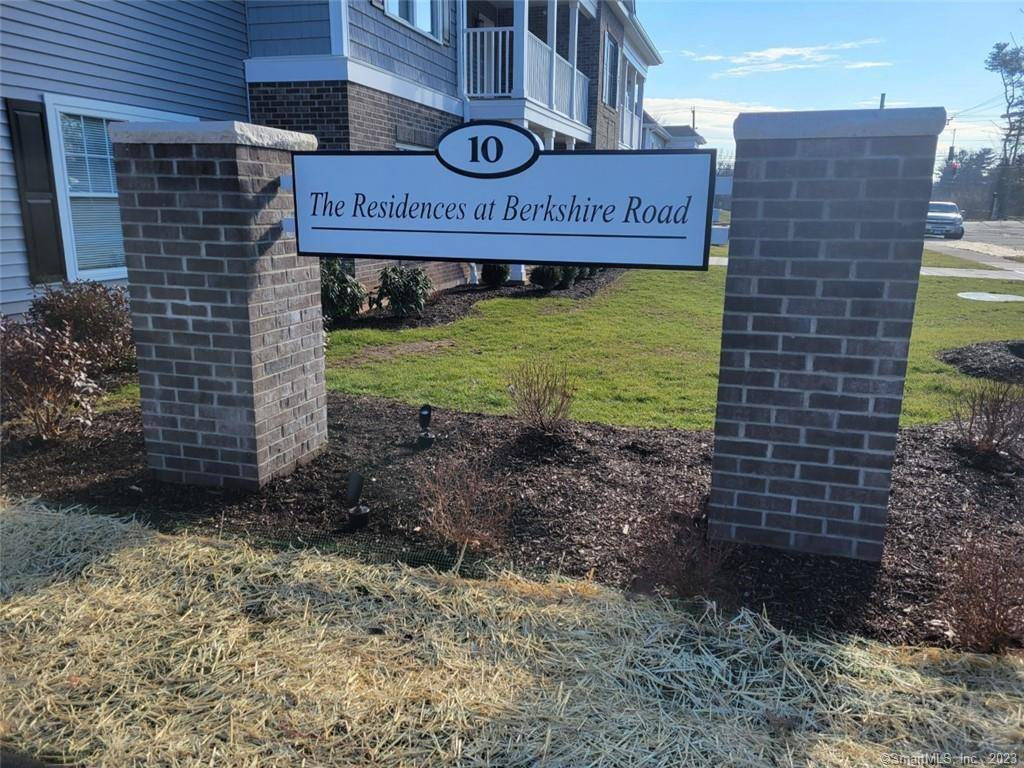 West Hartford, CT 06110,10 Berkshire Road #221