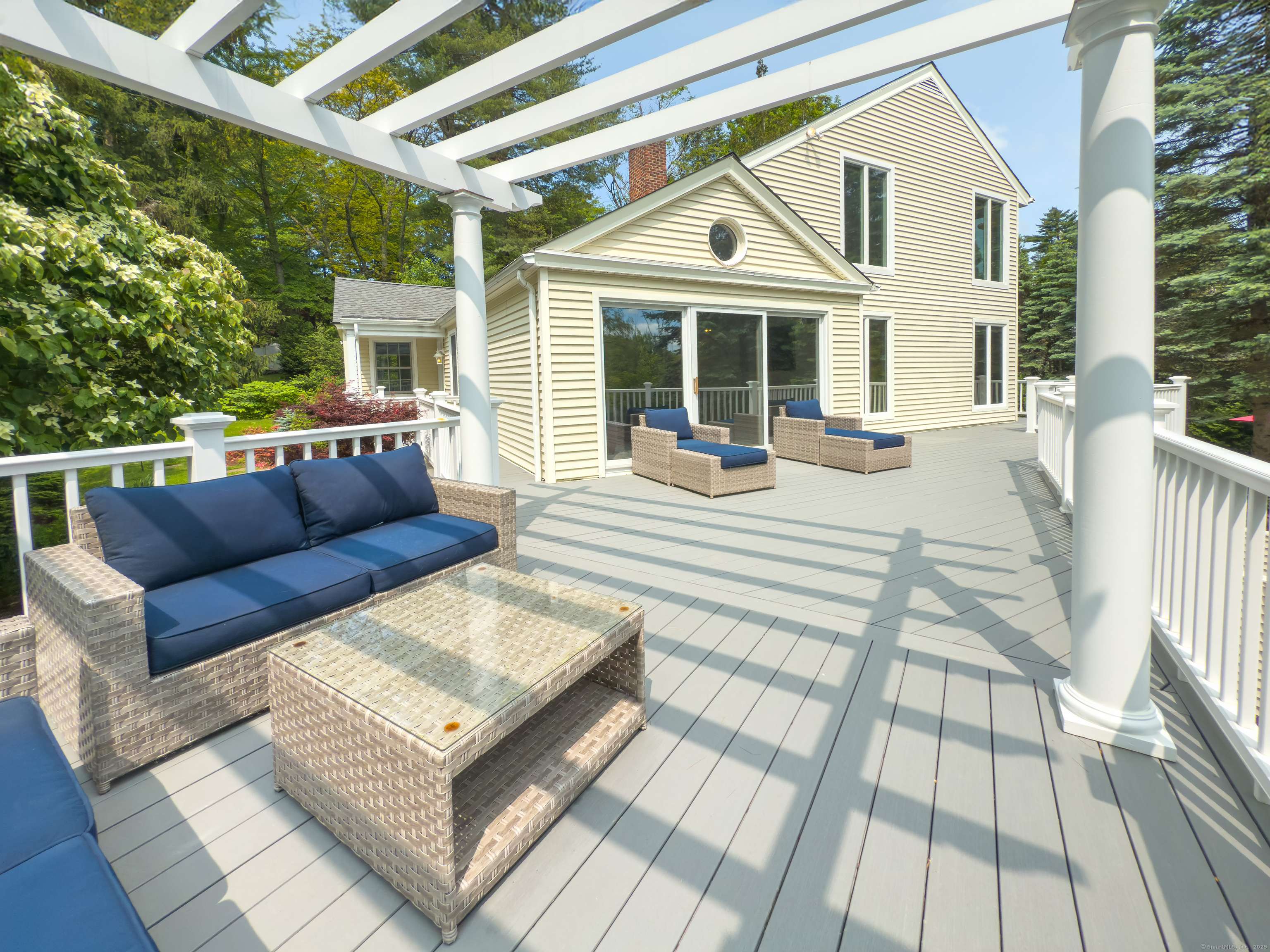 Ridgefield, CT 06877,156 Main Street