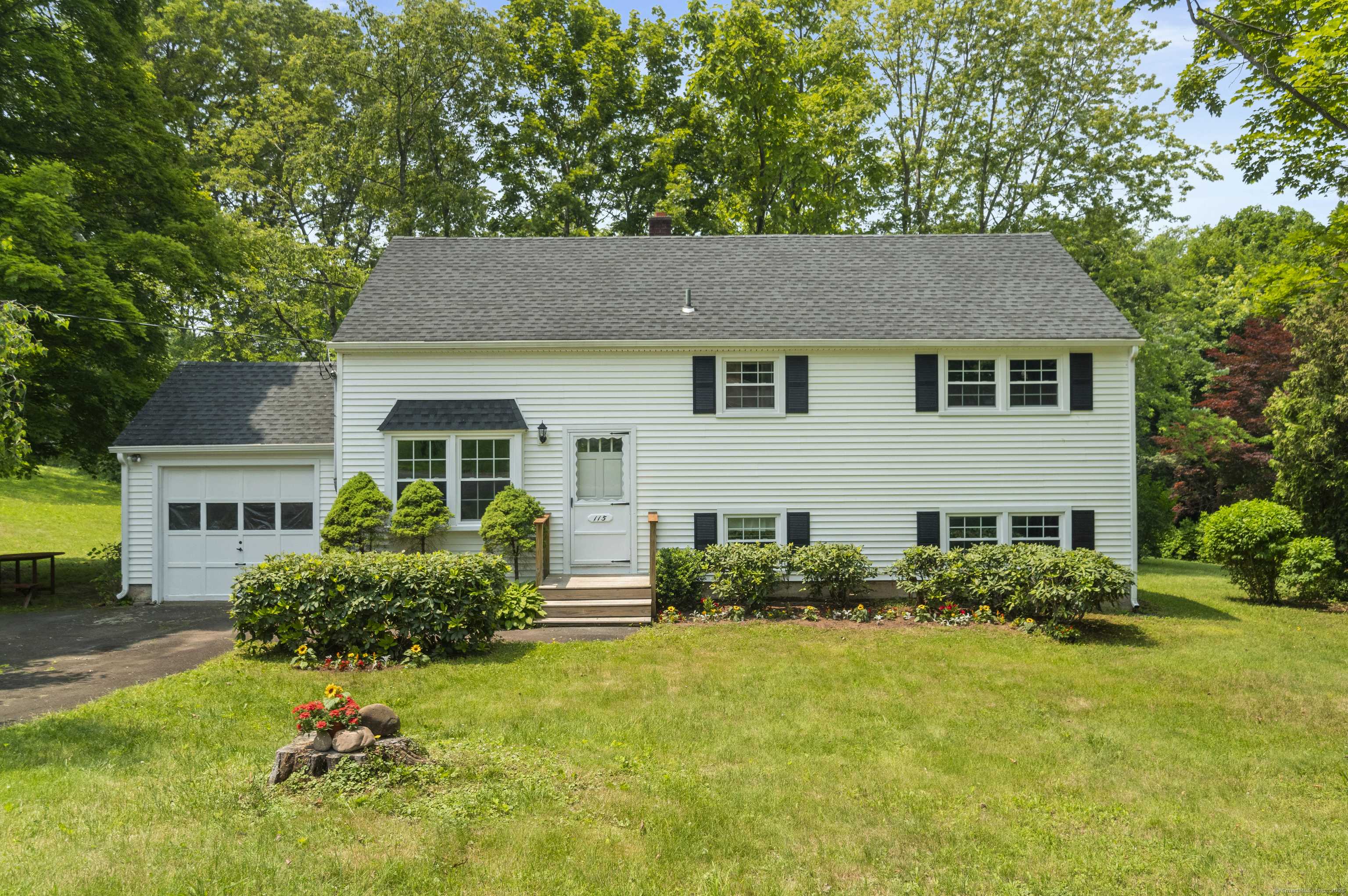 Hamden, CT 06514,115 Earl Avenue