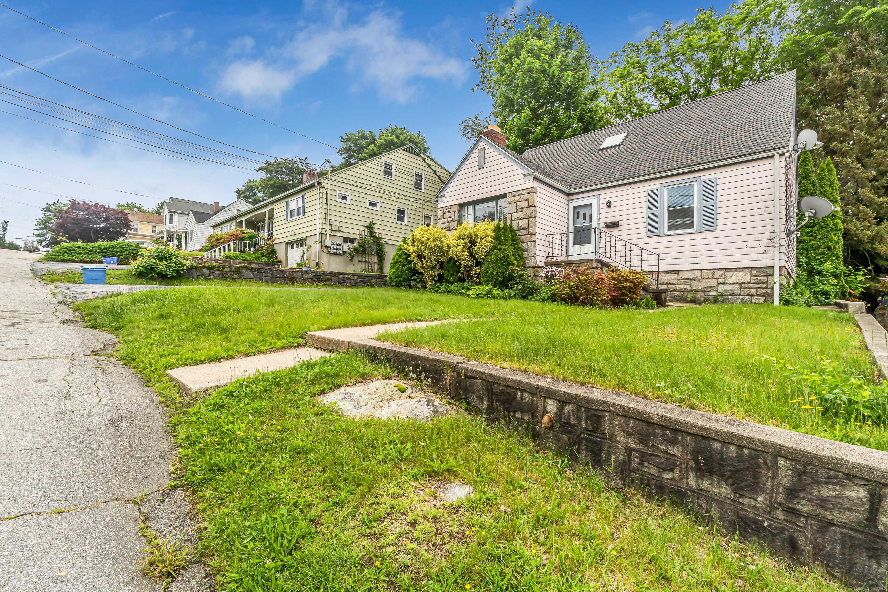 New London, CT 06320,214 Thames Street