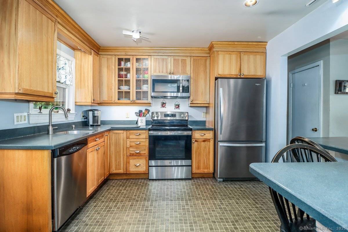 New Milford, CT 06776,7 Sunset Lane