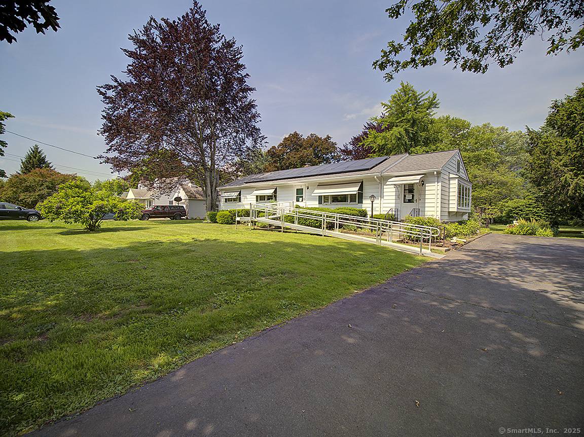 Woodbridge, CT 06525,1753 Litchfield Turnpike