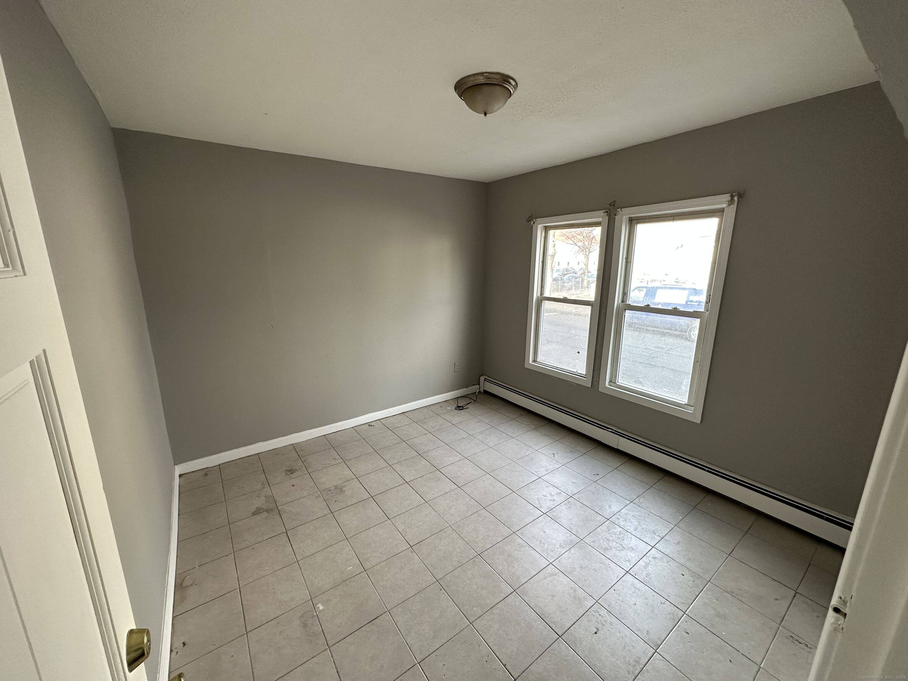 Bridgeport, CT 06607,938 Connecticut Avenue #1