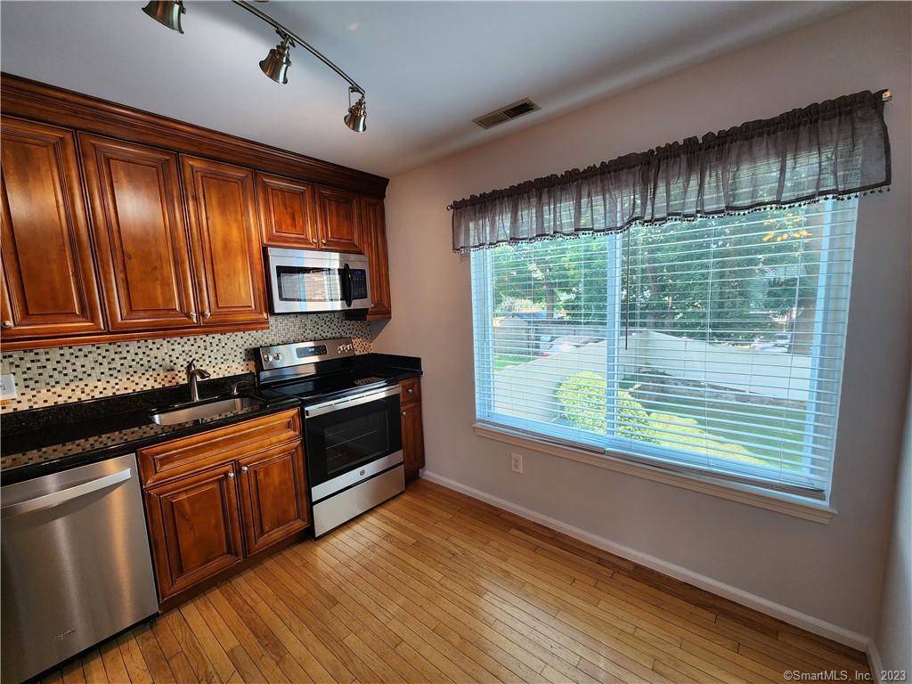 Stamford, CT 06902,1611 Washington Boulevard #30