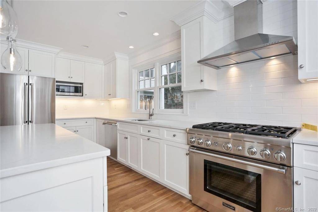 New Canaan, CT 06840,52 Oak Street