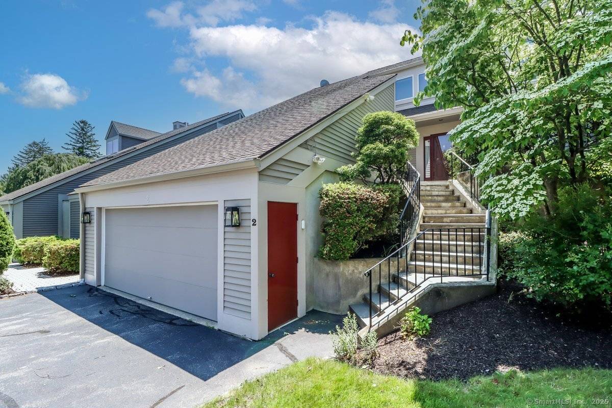 Norwalk, CT 06850,230 New Canaan Avenue #APT 2
