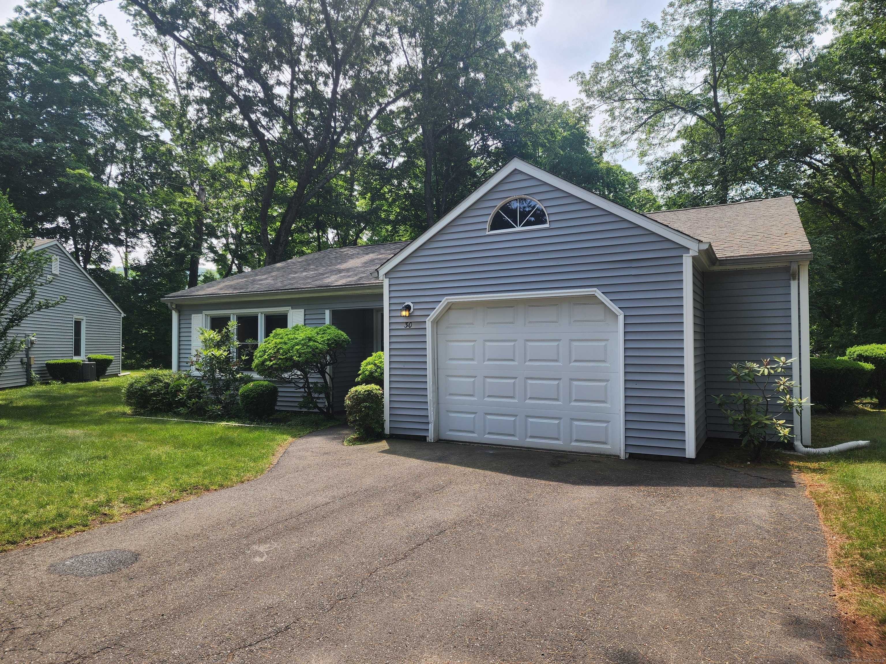 Hamden, CT 06518,2415 Shepard Avenue #APT 30