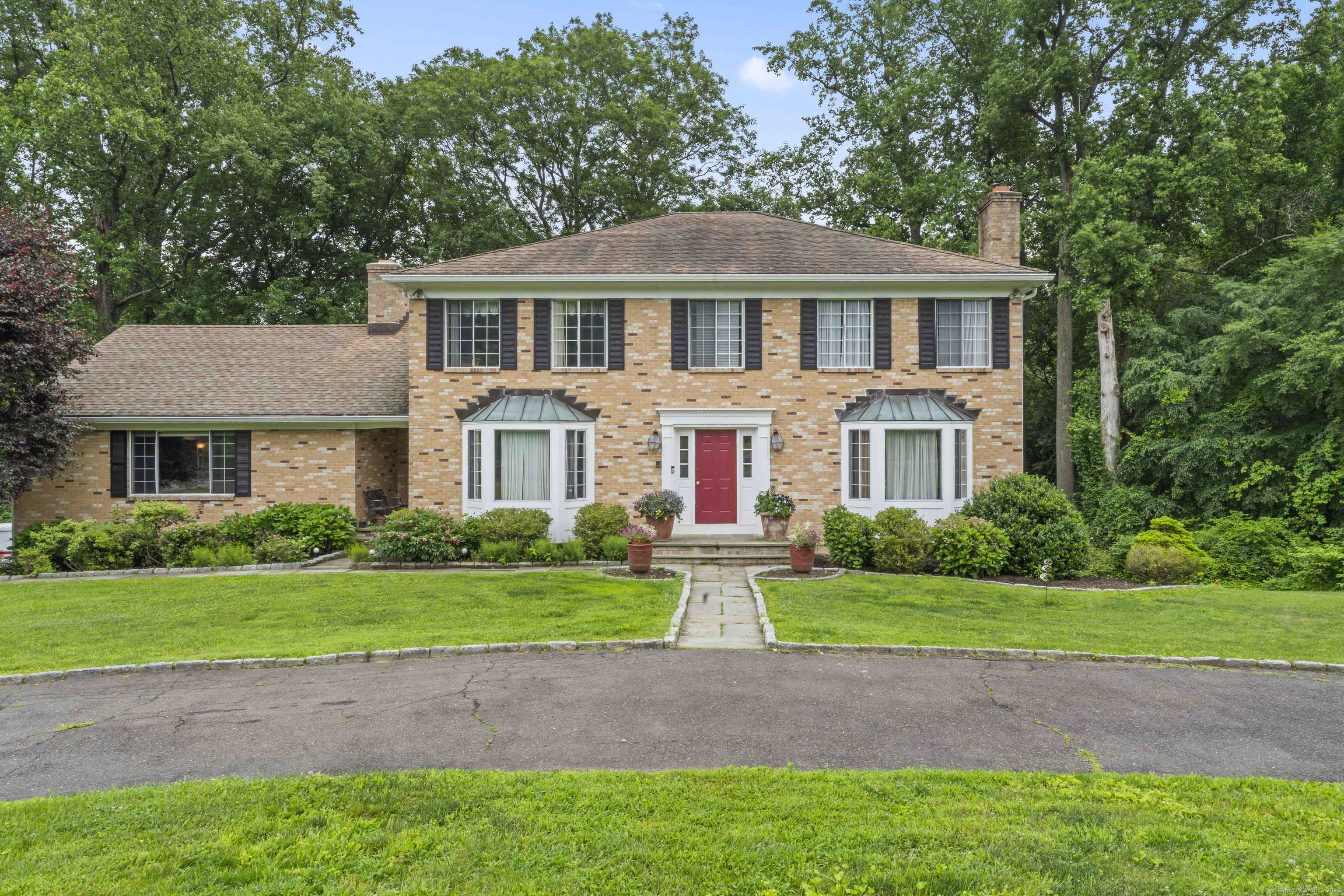 Stamford, CT 06903,35 Greens Circle