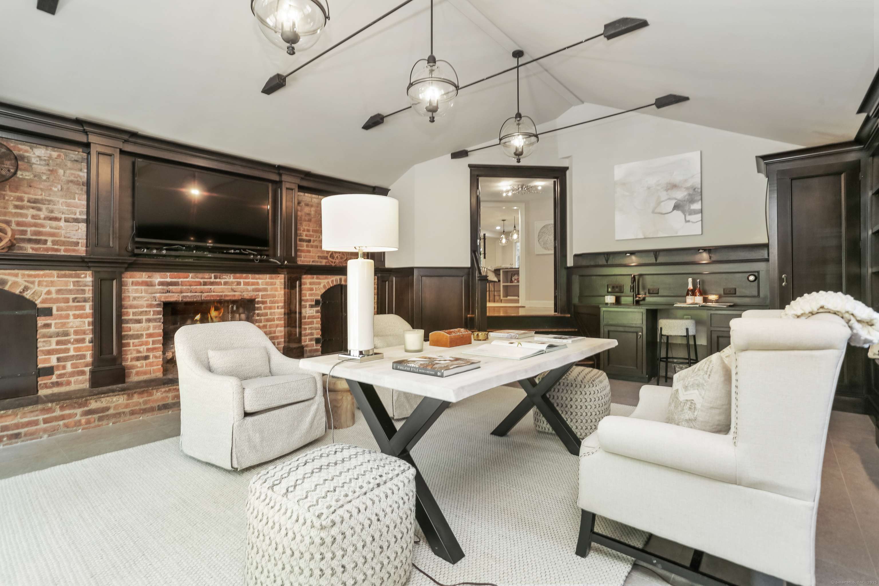 Wilton, CT 06897,158 Linden Tree Road