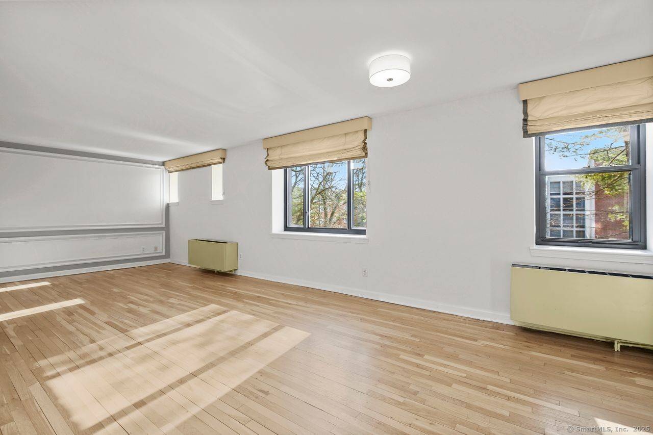 Greenwich, CT 06830,15 lafayette Court #1B