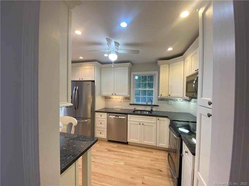 Wilton, CT 06897,65 Cherry Lane