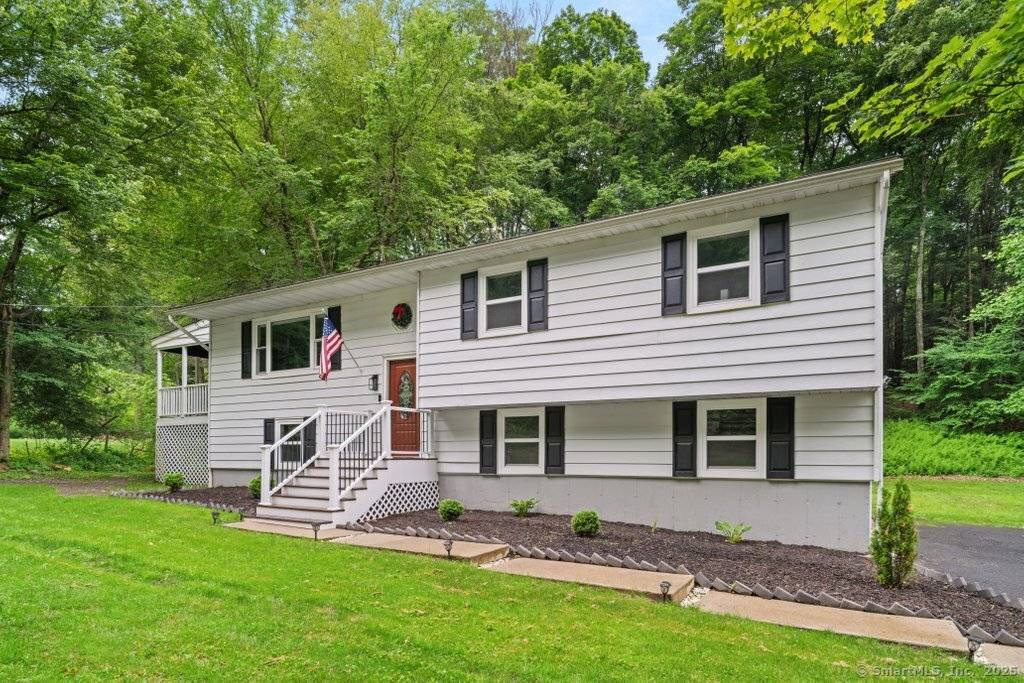 Newtown, CT 06482,17 Valley Field Road South