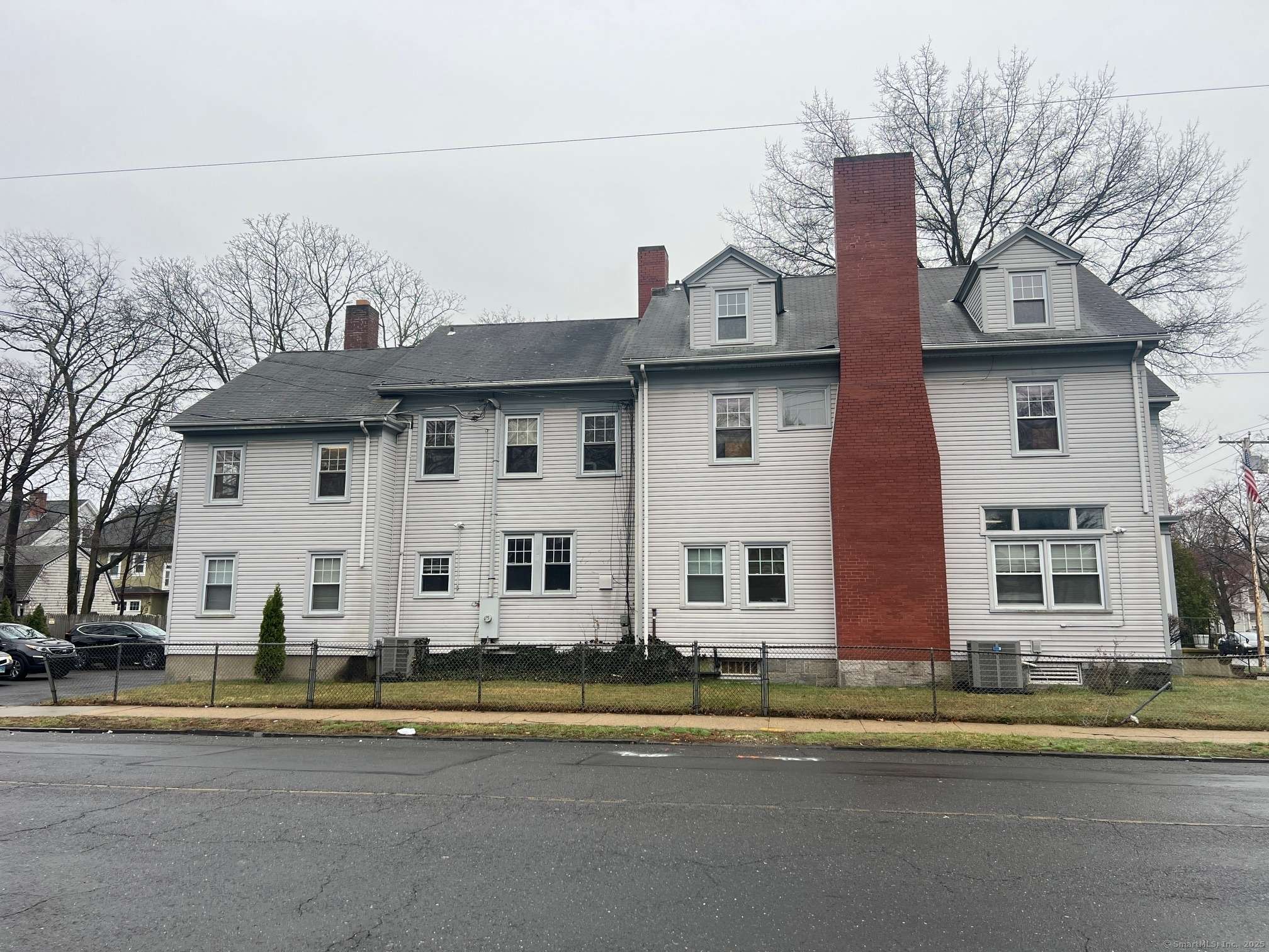 Bridgeport, CT 06605,670 Clinton Avenue