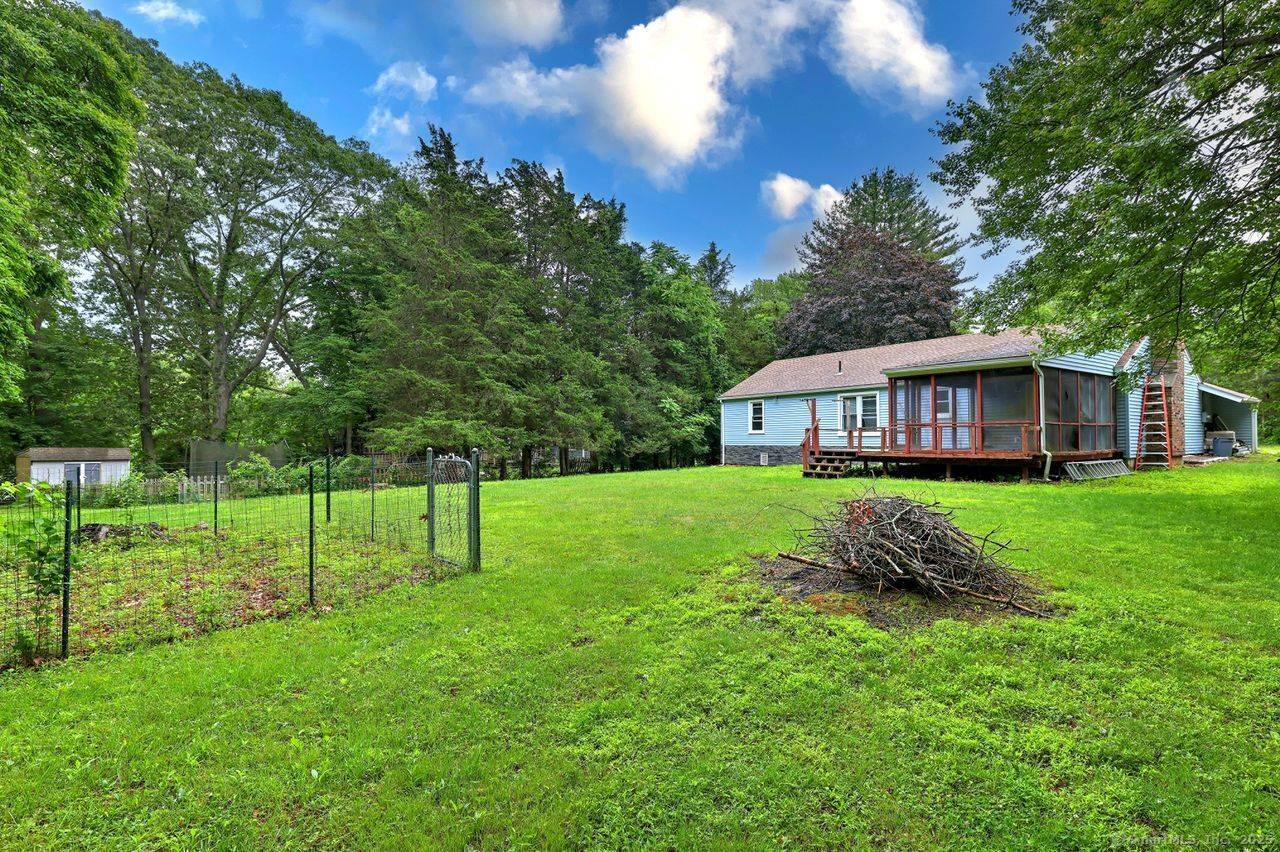 Clinton, CT 06413,17 Brush Hill Road