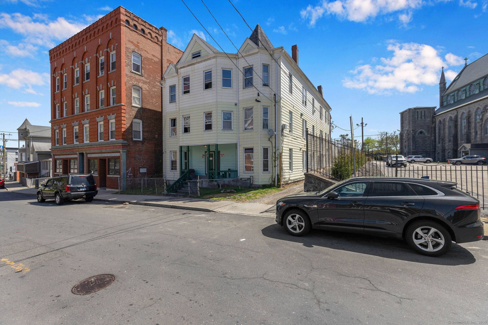 Waterbury, CT 06708,995 Bank Street