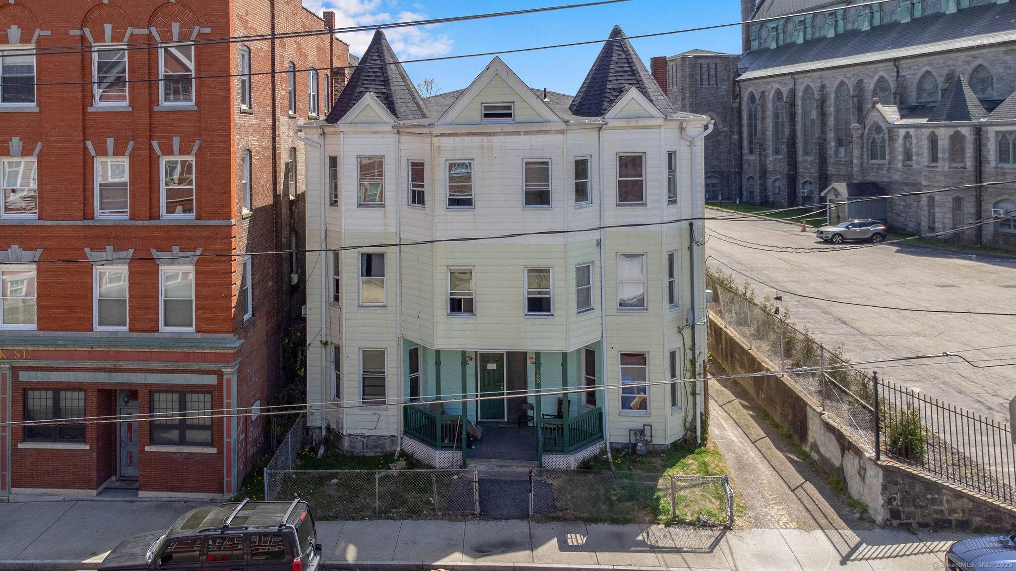 Waterbury, CT 06708,995 Bank Street
