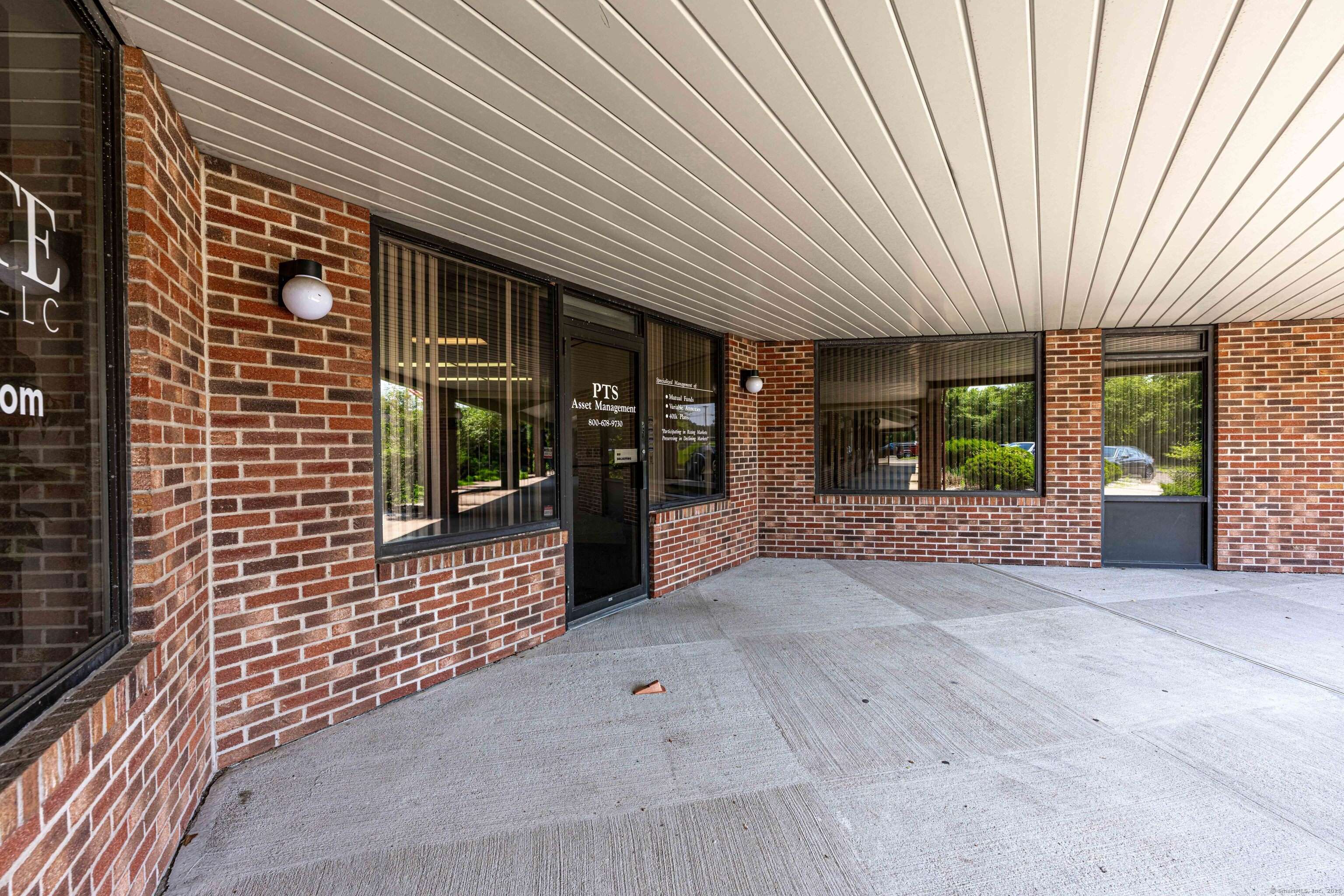 North Haven, CT 06473,565 Washington Avenue #7/8