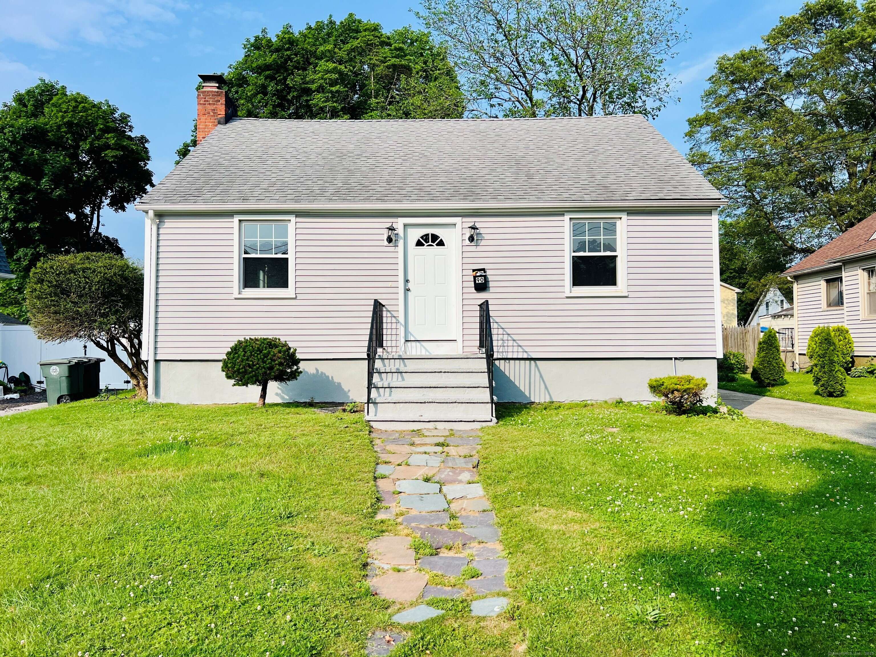 Milford, CT 06460,90 Fairview Street