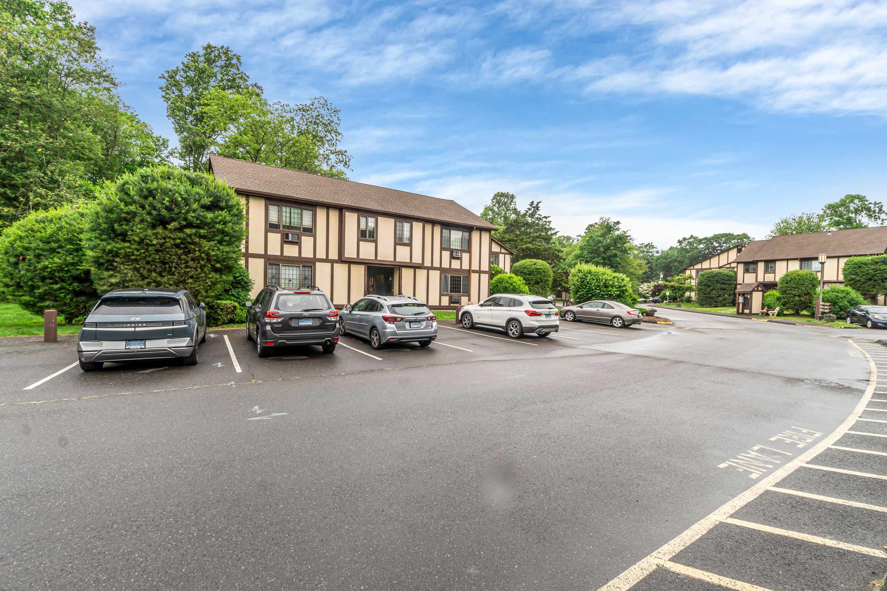 Milford, CT 06461,304 Foxwood Lane #304