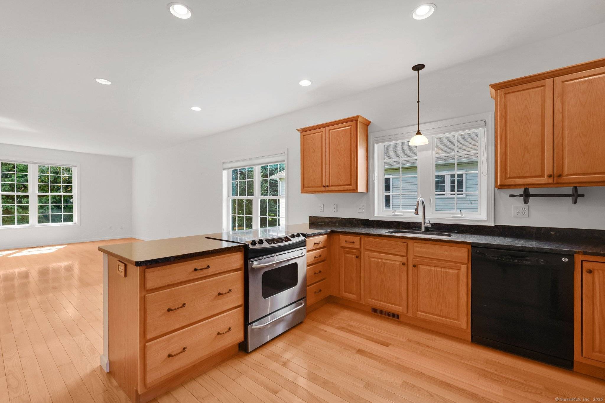 Windsor Locks, CT 06096,14 Ross Way #14