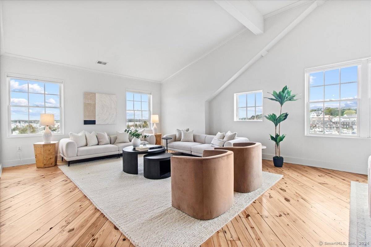 Stonington, CT 06355,60 Willow Street #305