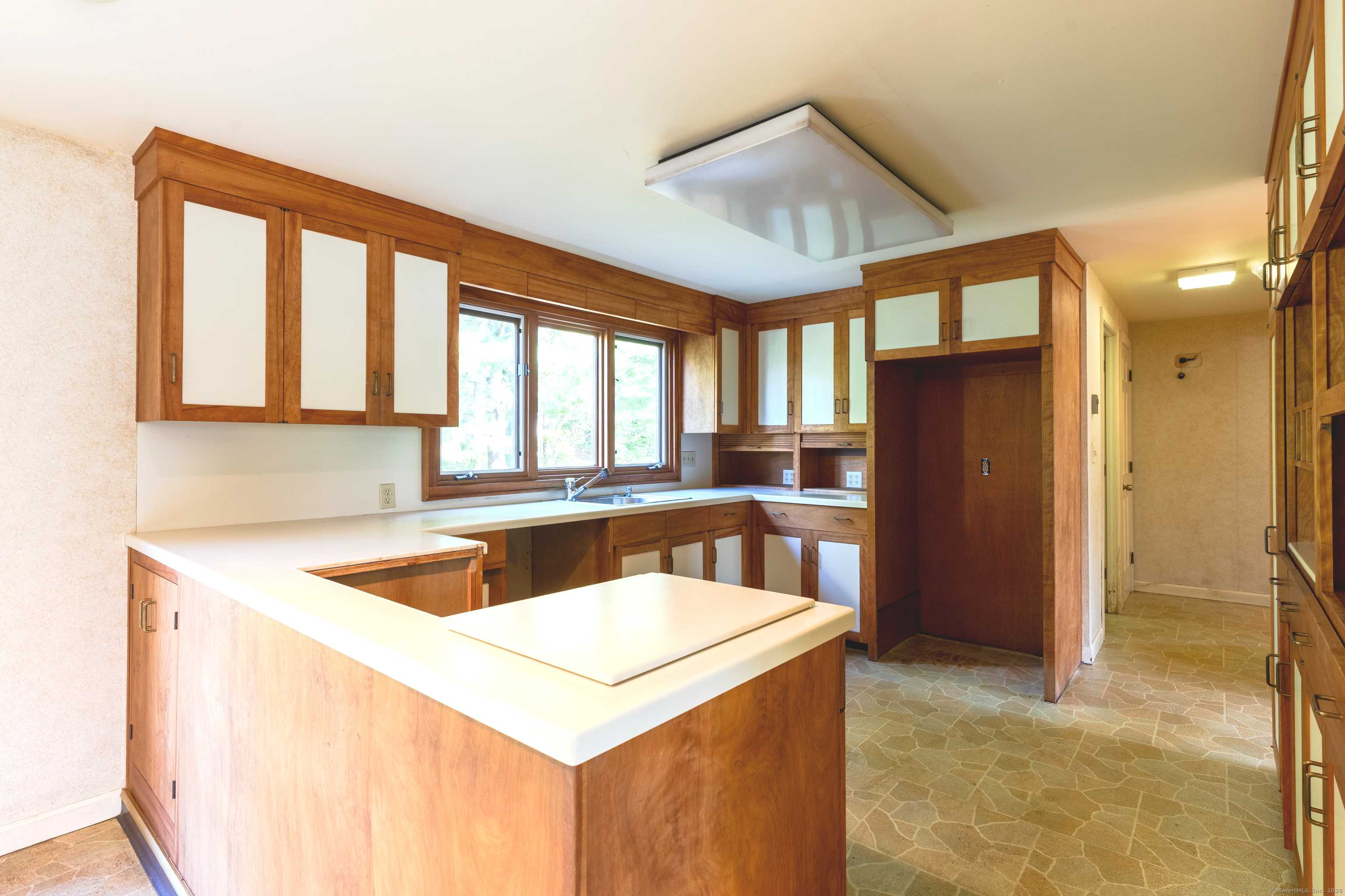 Waterford, CT 06385,22 Trumbull Road