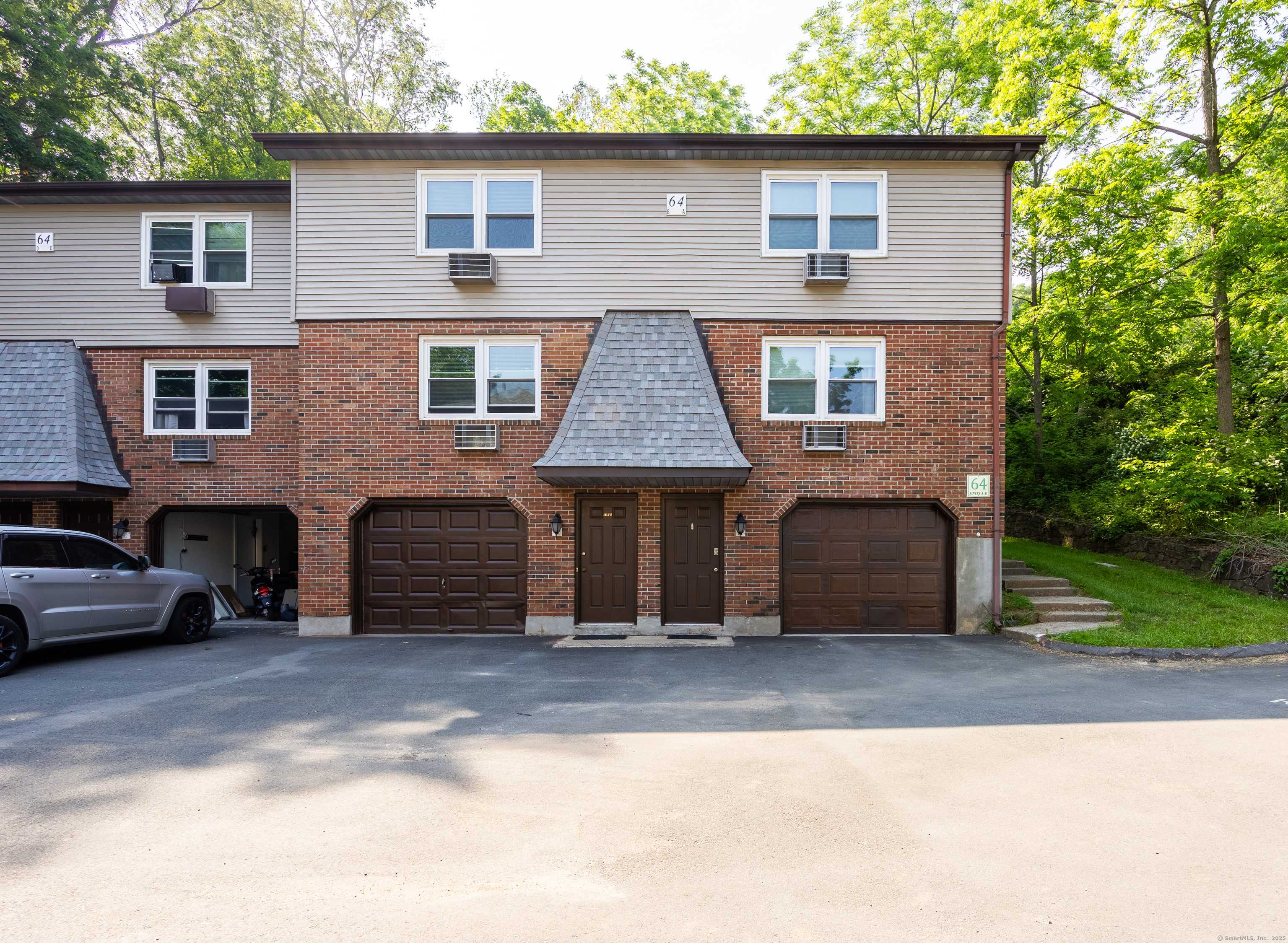 Meriden, CT 06450,64 Nutmeg Drive #B