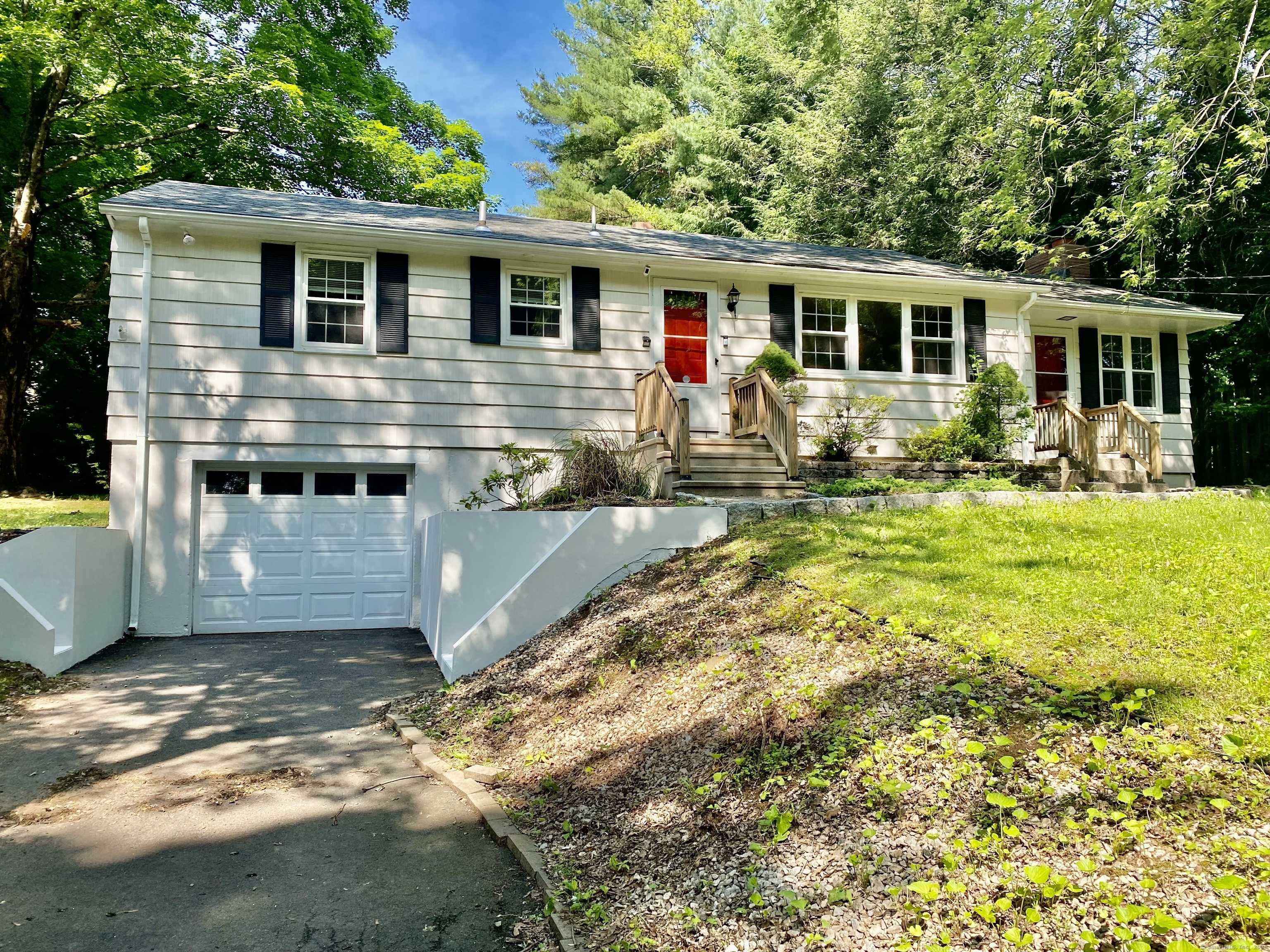 Hamden, CT 06518,80 Murlyn Road