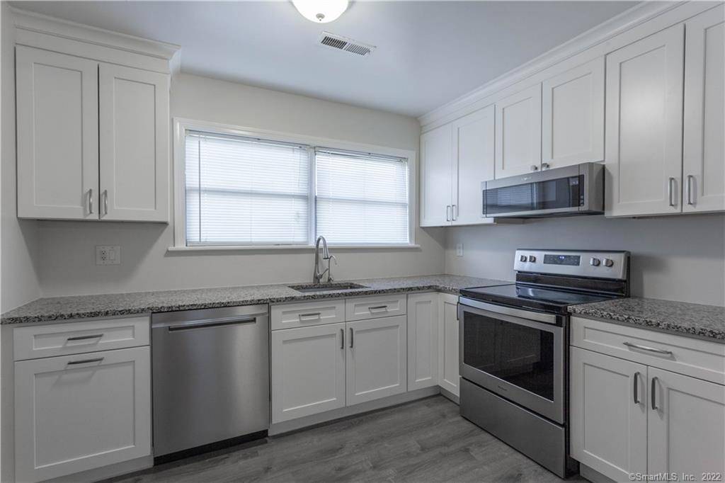 Stamford, CT 06902,11 Tuttle Street #9