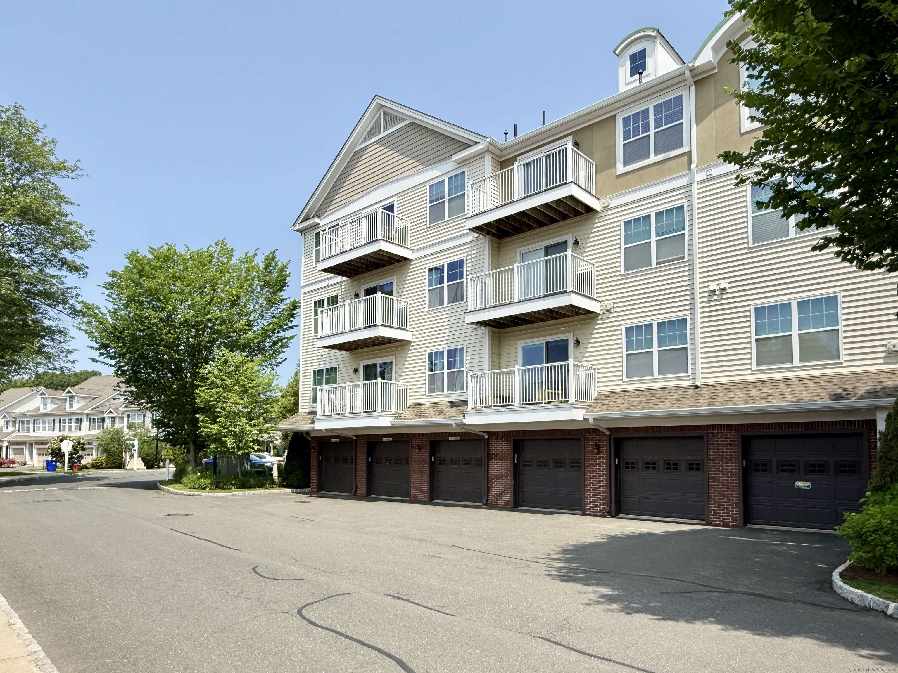 West Hartford, CT 06110,34 Schoolhouse Drive #405