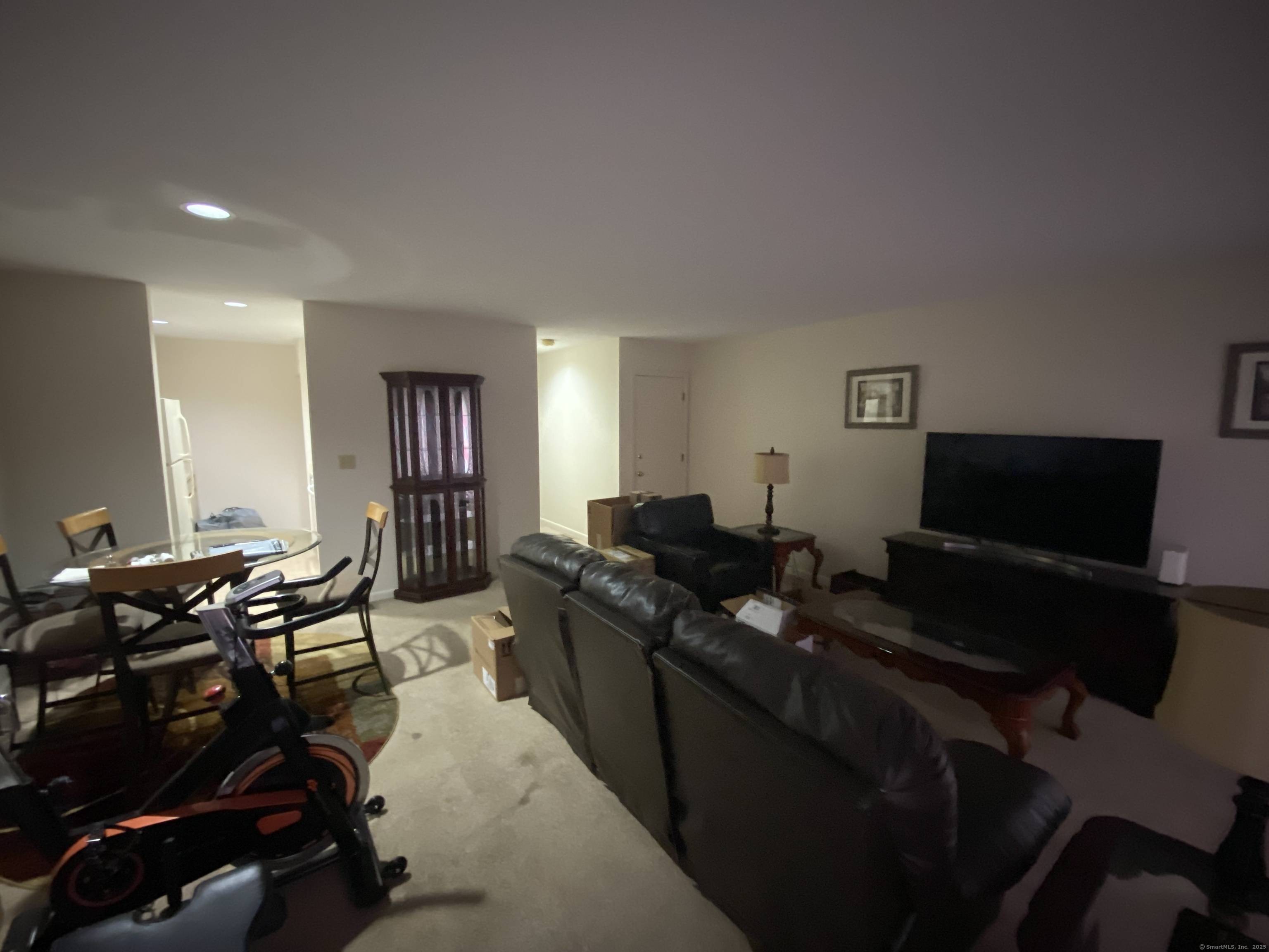 Middletown, CT 06457,675 Newfield Street #15