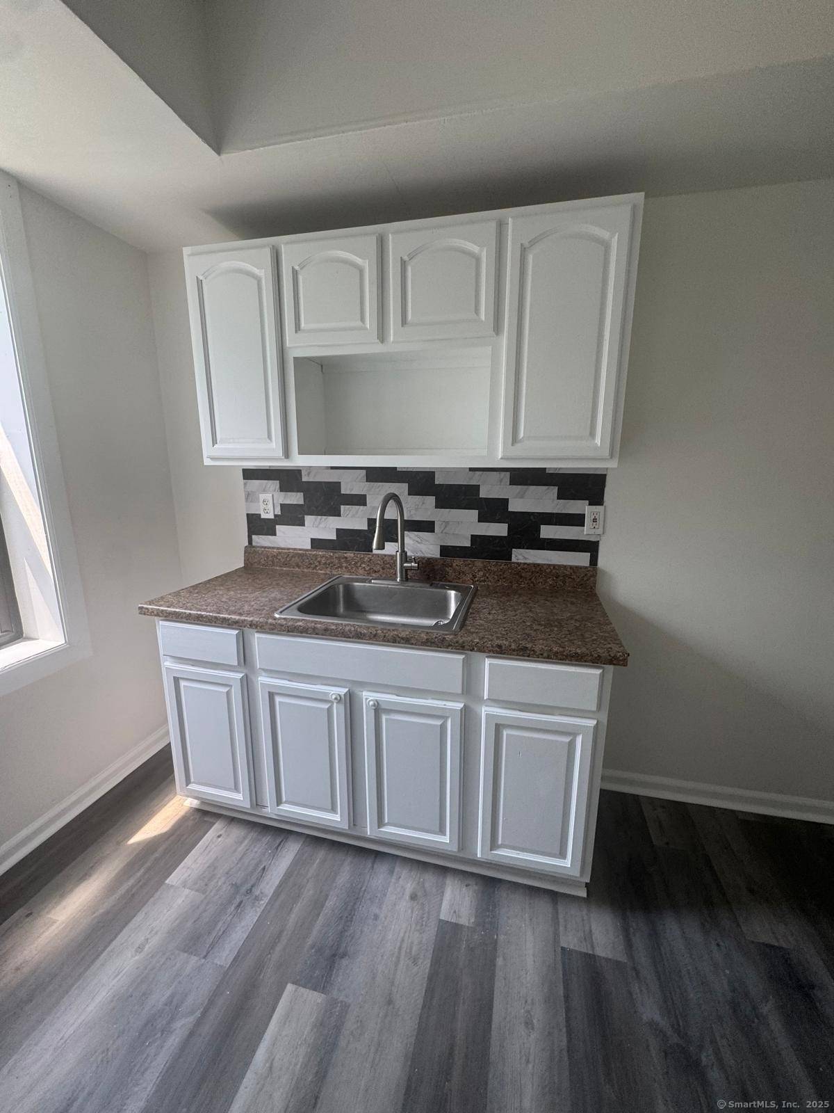Bridgeport, CT 06608,1071 Pembroke Street #3E