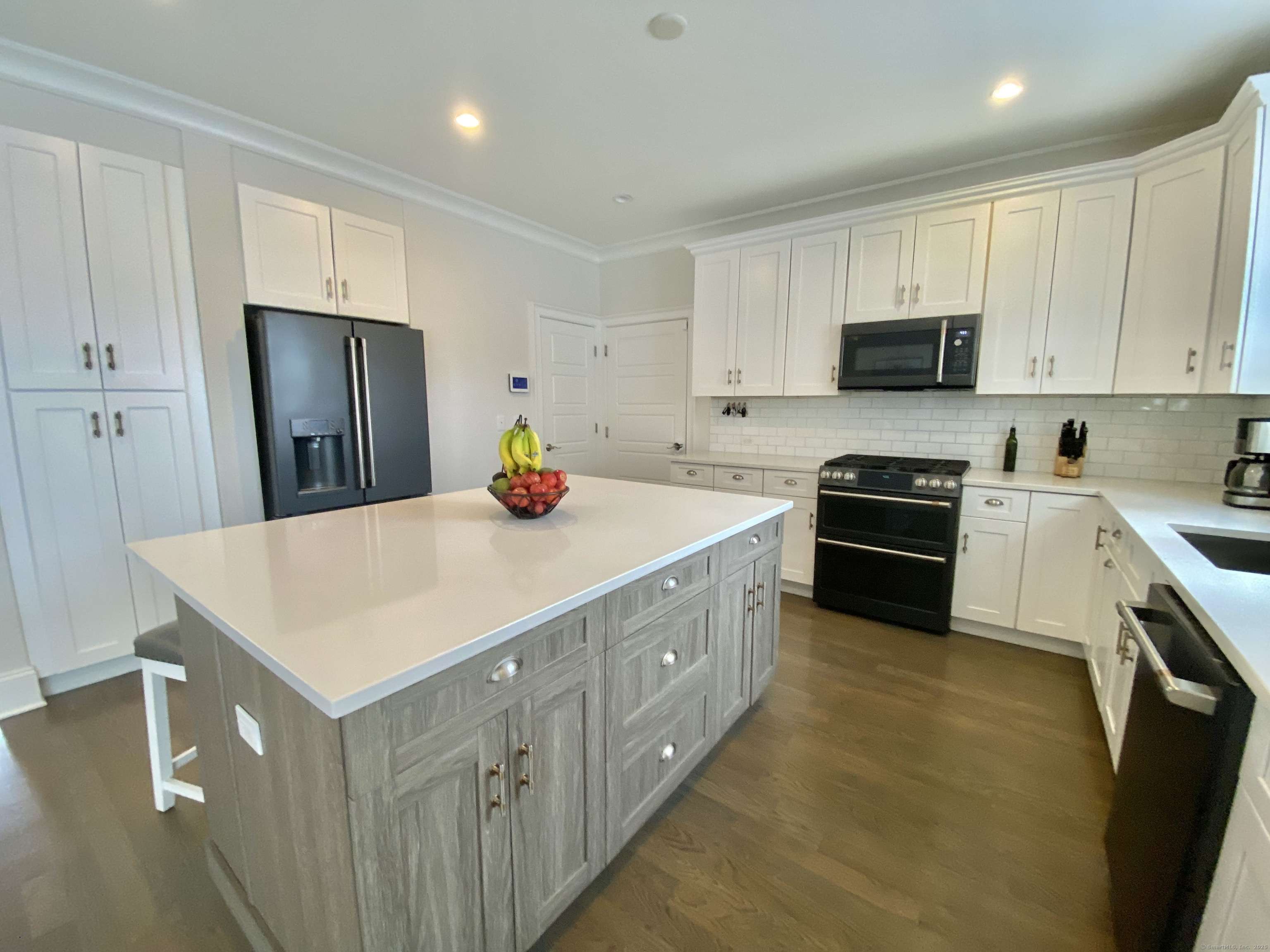 Stamford, CT 06906,159 Colonial Road #5