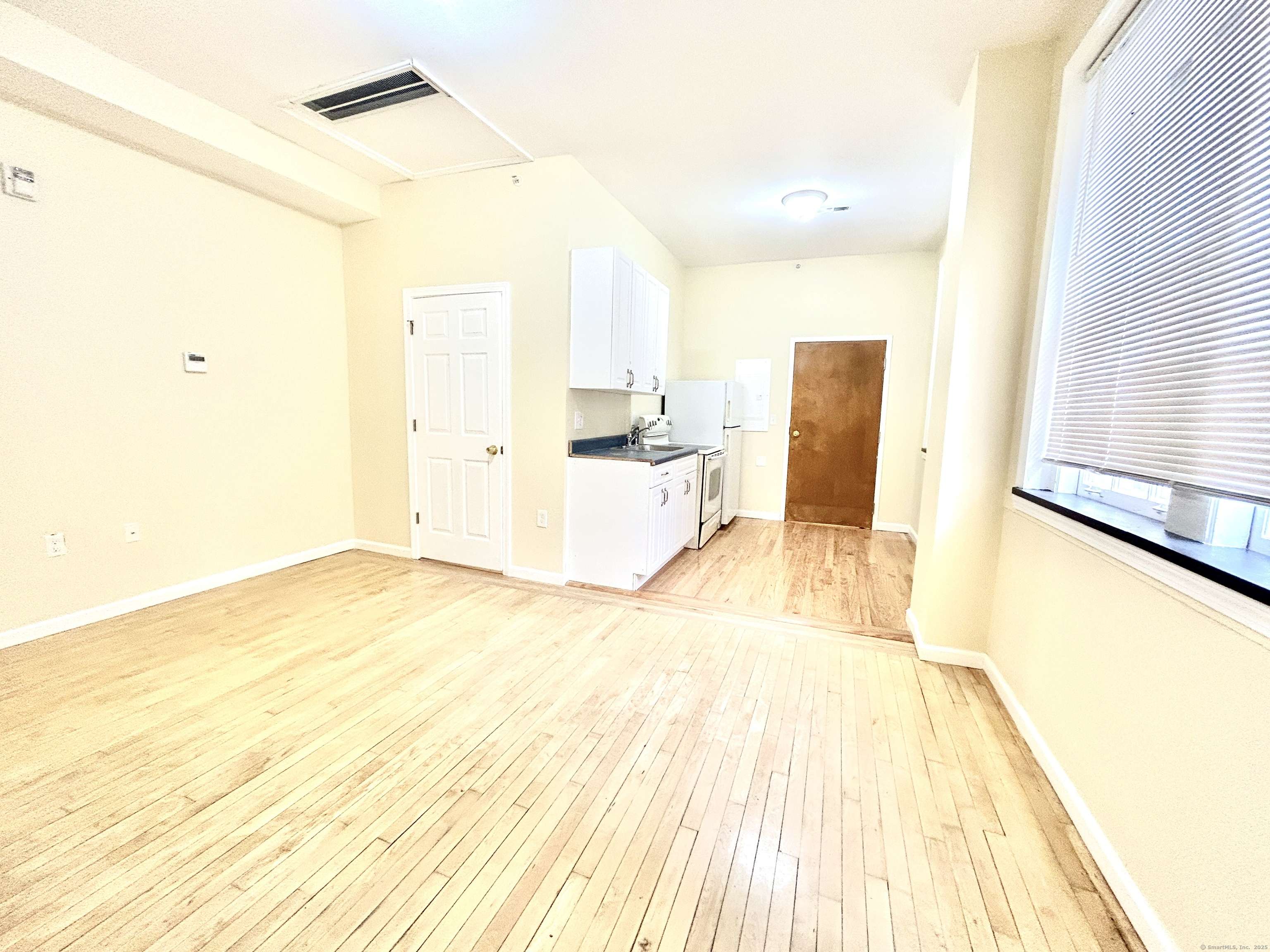 Waterbury, CT 06702,135 West Main Street #2E
