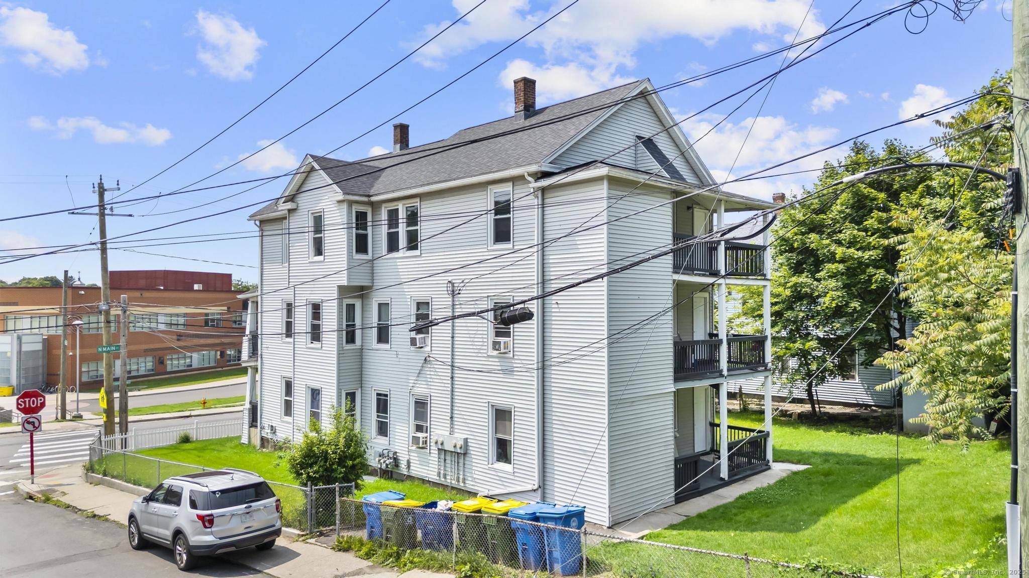 Waterbury, CT 06704,1105 North Main Street #3